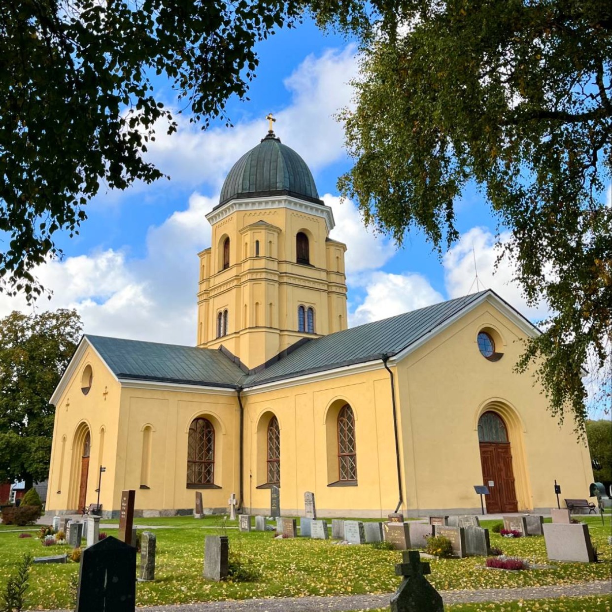 Hållnäs kyrka